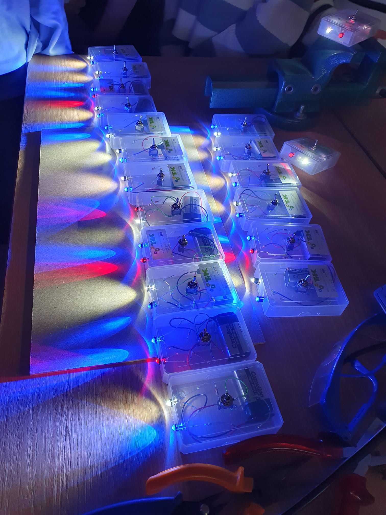 TECHNIKFERIEN – Taschenlampen löten im Schullandheim Habischried 🔦✨