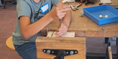 TECHNIKFERIEN - Ballschleuder bauen im Technikhaus Dingolfing
