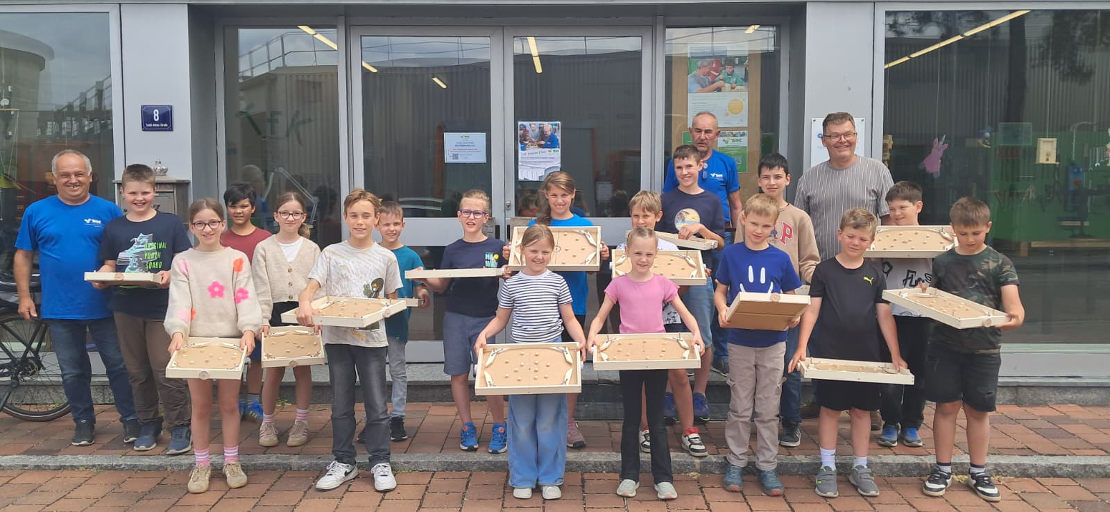 TECHNIKFERIENAKTION im Technikhaus Dingolfing - "Baue deinen eigenen Fußballflipper"
