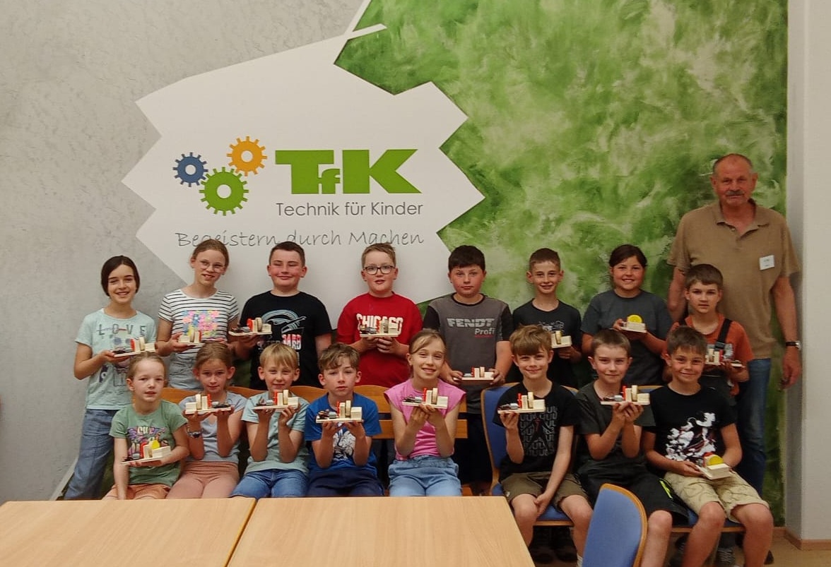 TECHNIKFERIENAKTION im Technikhaus Dingolfing - Kindergruppe Martinsbuch zu Besuch