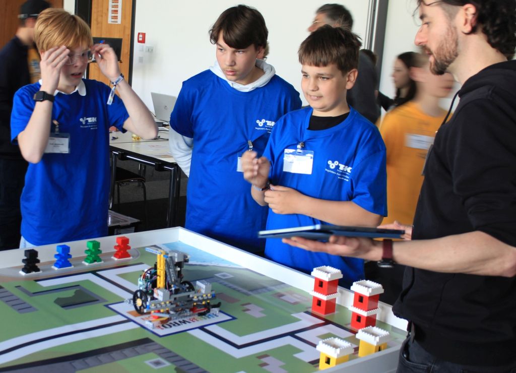 JECC - JUNGER ELEKTRONIK-COMPUTER-CLUB - großer Erfolg beim Robotik-Wettbewerb in Passau