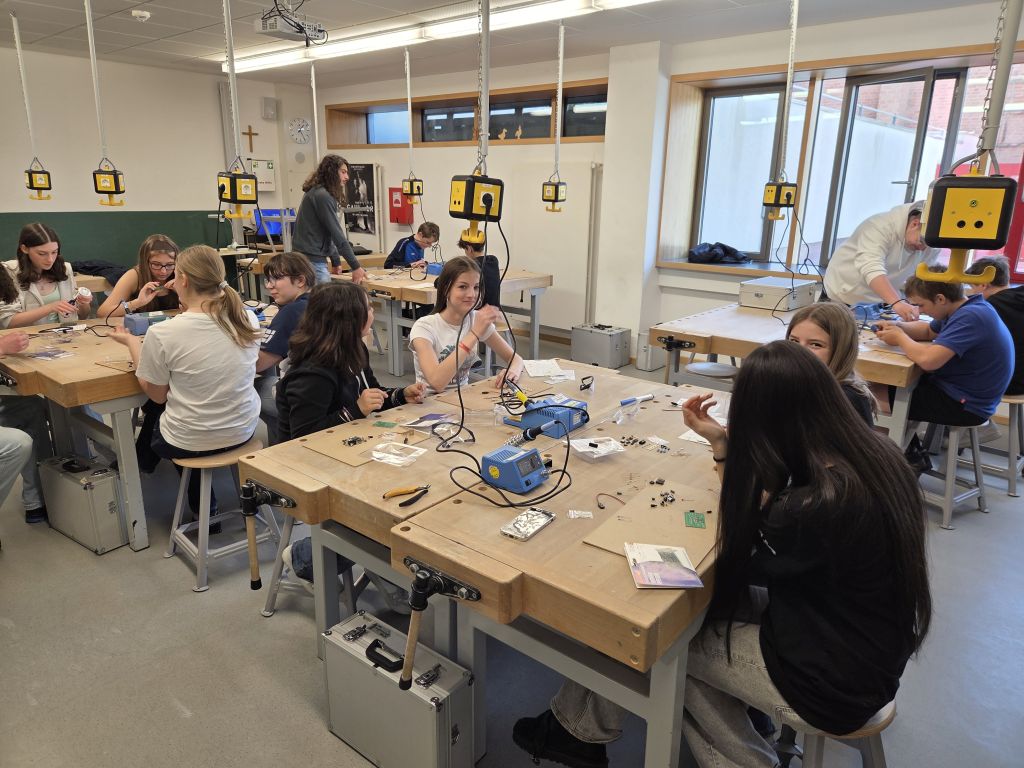 SCHÜLER ENTDECKEN TECHNIK an der Konrad-Adenauer-Realschule Roding