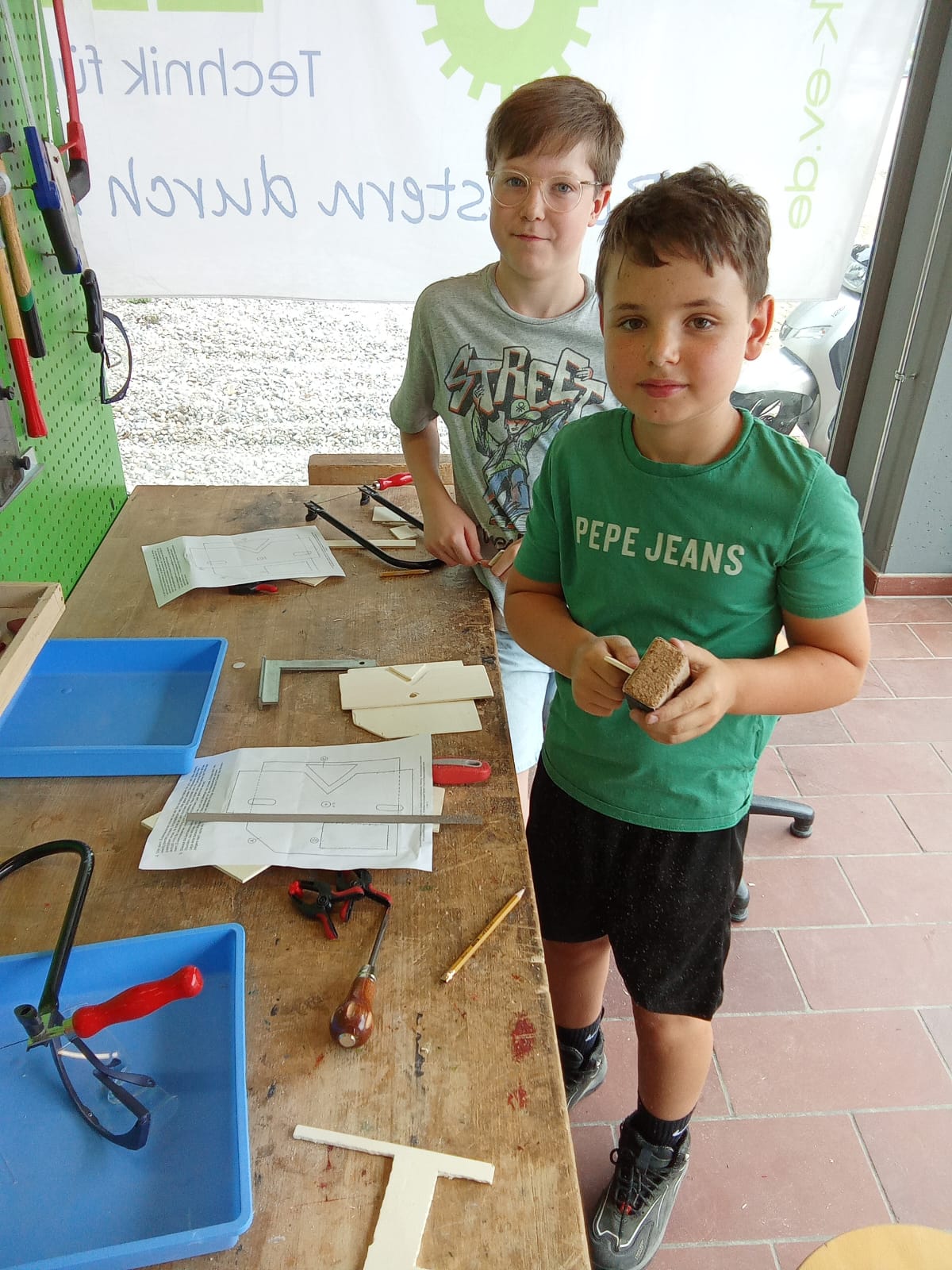 TECHNIKFERIEN – Baue deine eigene Standuhr im Technikhaus Dingolfing