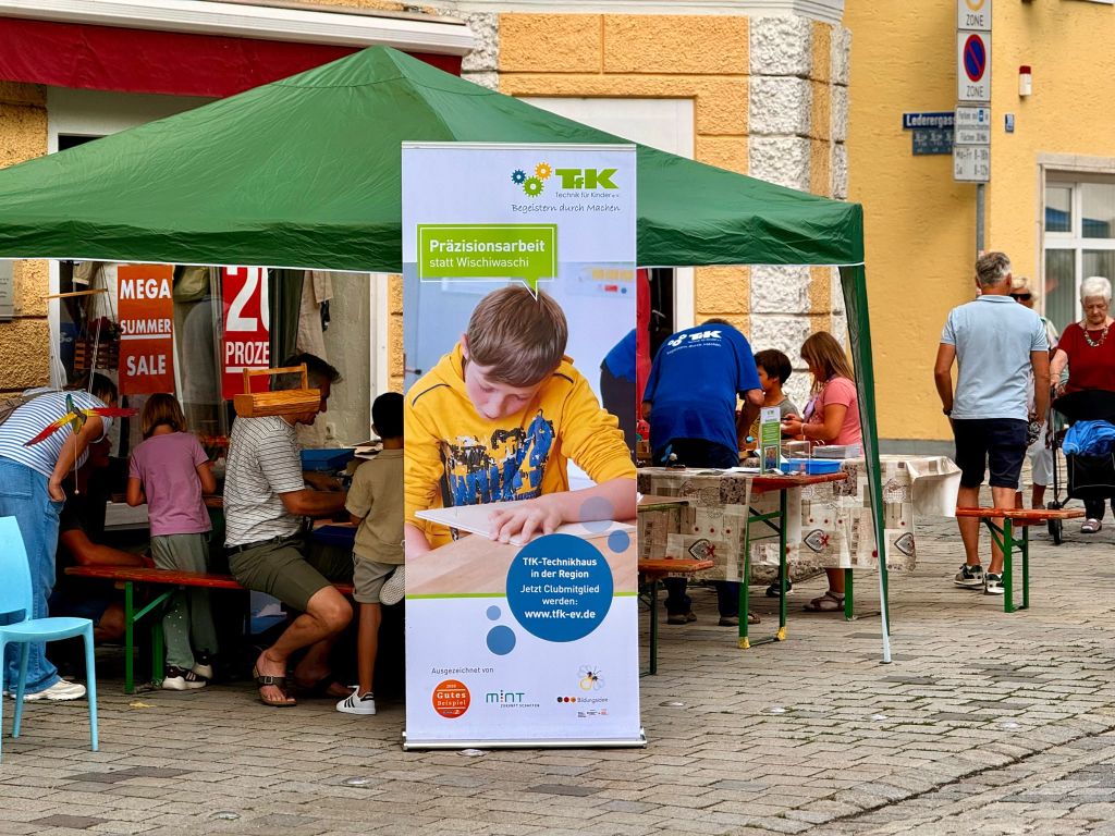 TECHNIKFERIEN beim Dingfest – großer Andrang am TfK-Mitmachstand!
