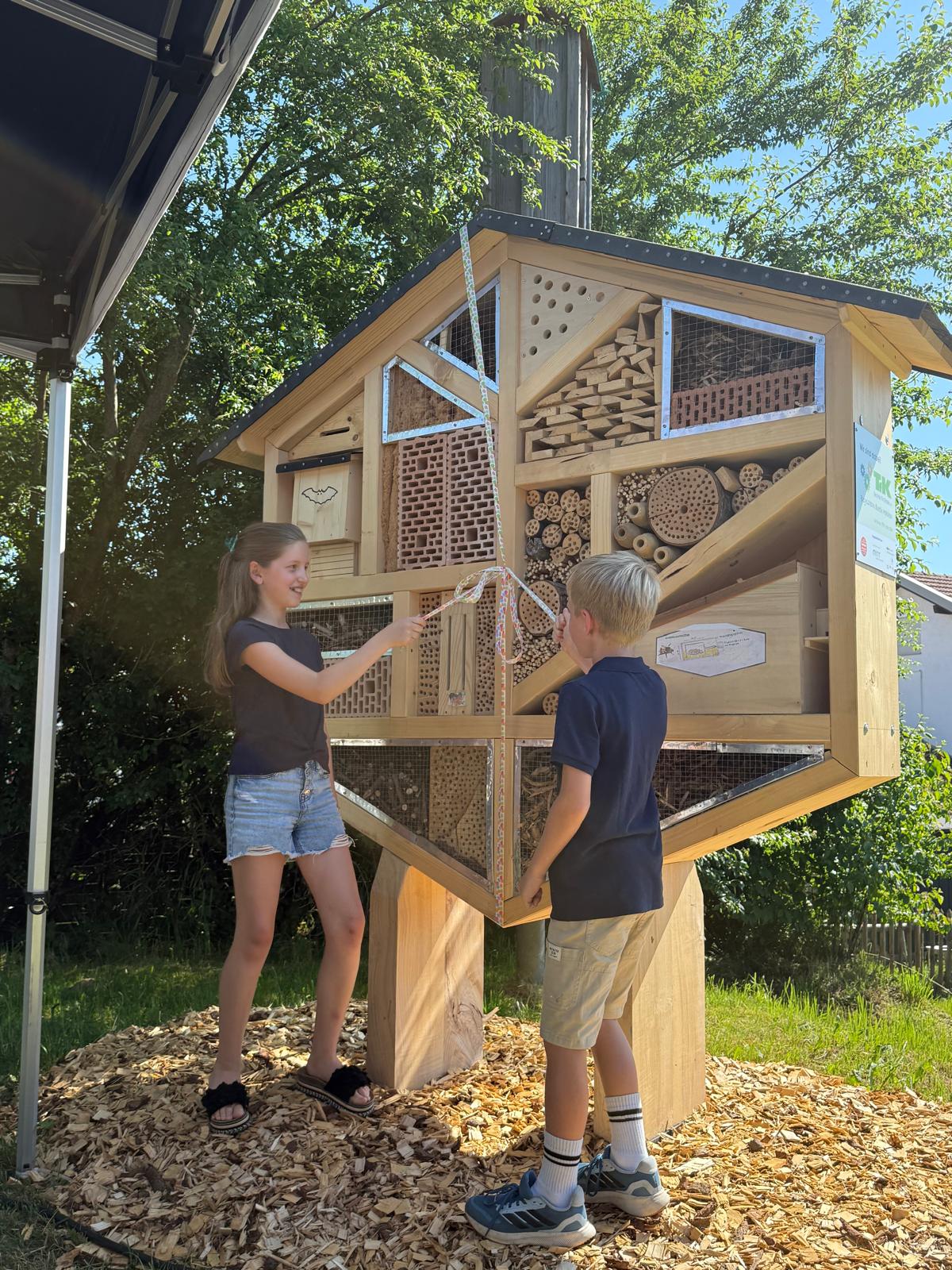 TECHNIKHAUS REGEN – Ein Insektenhotel als Zuhause für Wildbienen 🐝