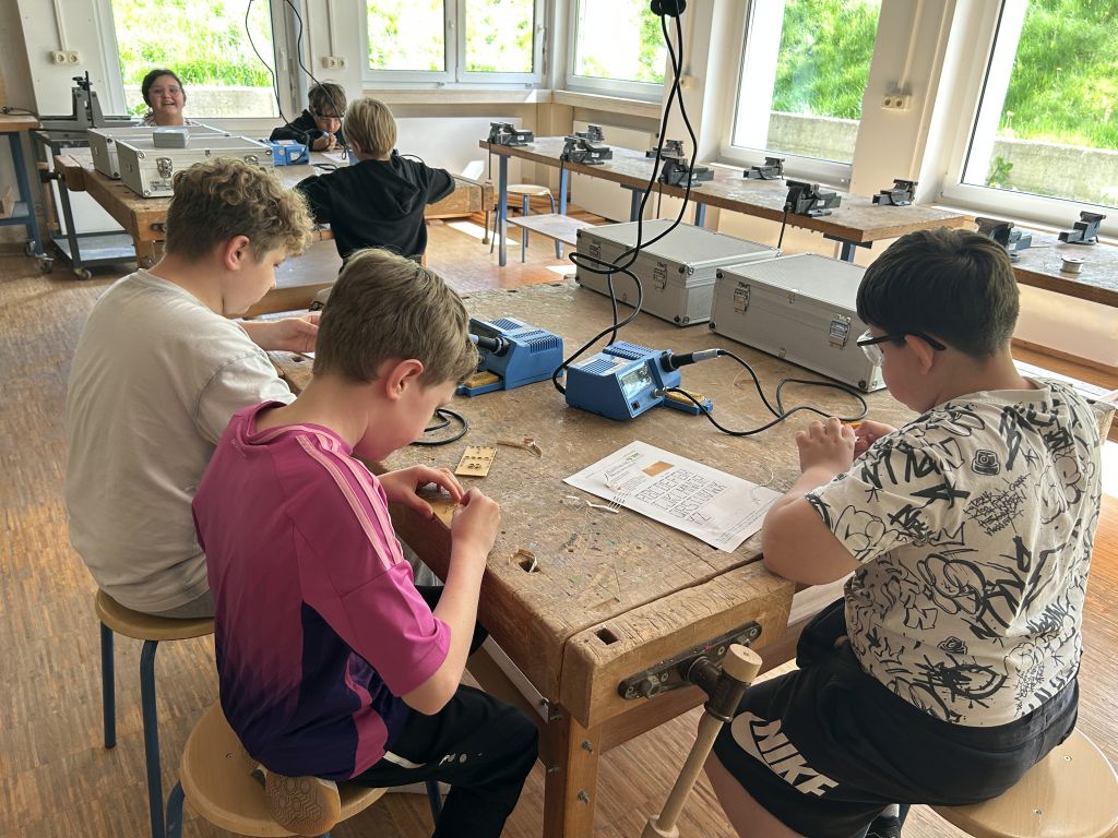 SET – SCHÜLER ENTDECKEN TECHNIK an der Grund- und Mittelschule Hunderdorf