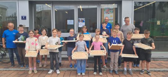 TECHNIKFERIENAKTION im Technikhaus Dingolfing - "Baue deinen eigenen Fußballflipper"
