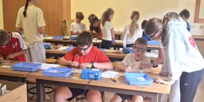 TECHNIKFERIEN – Taschenlampenlöten im Schullandheim Habischried