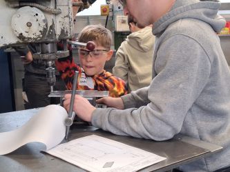 TECHNIKFERIEN - Baue deine eigene Zettelbox bei Kurt Willig  in Hunderdorf