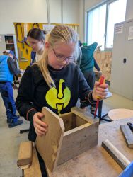 TECHNIKFERIEN - Baue deinen eigenen Nistkasten im Technikhaus Straubing