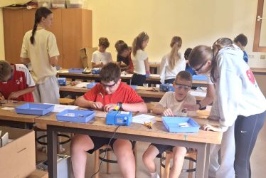 TECHNIKFERIEN – Taschenlampenlöten im Schullandheim Habischried