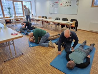 ERSTE-HILFE-KURS FÜR TECHNIKHAUS-MENTOREN