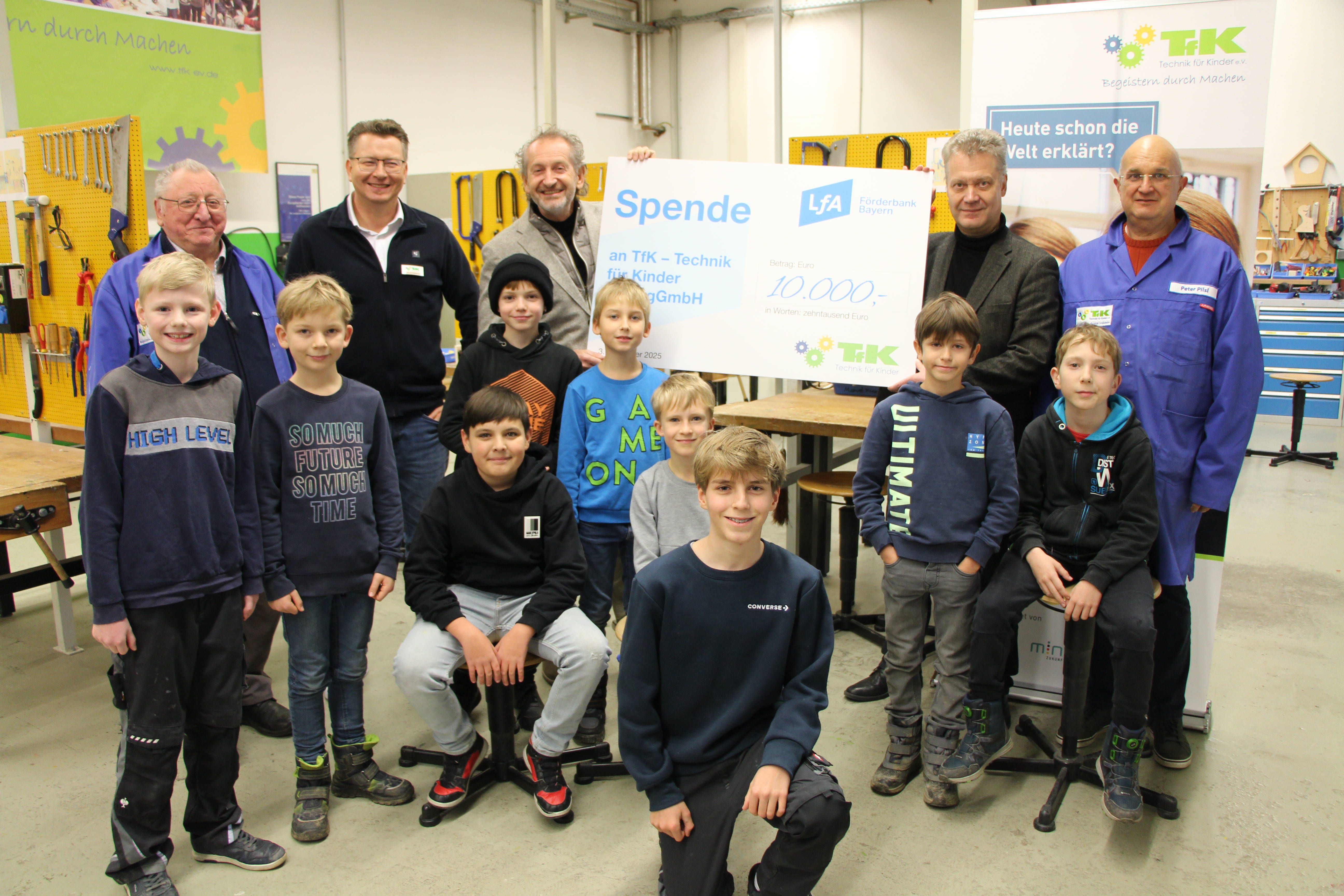 TECHNIK FÜR KINDER - WEIHNACHTSSPENDE DER LFA FÖRDERBANK BAYERN 🎄