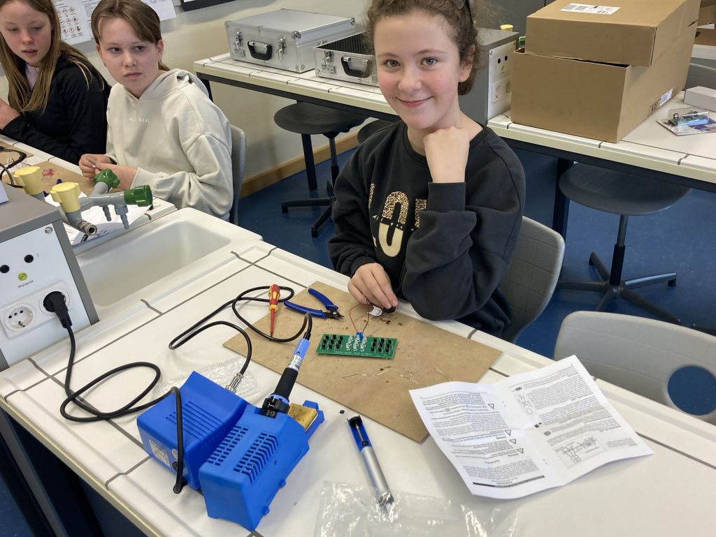 SET – Schüler entdecken Technik an der Mädchen-Realschule St. Josef in Schwandorf