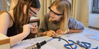 SET – SCHÜLER ENTDECKEN TECHNIK an der Mädchenrealschule Heiligblut und am Anne-Frank-Gymnasium in Erding