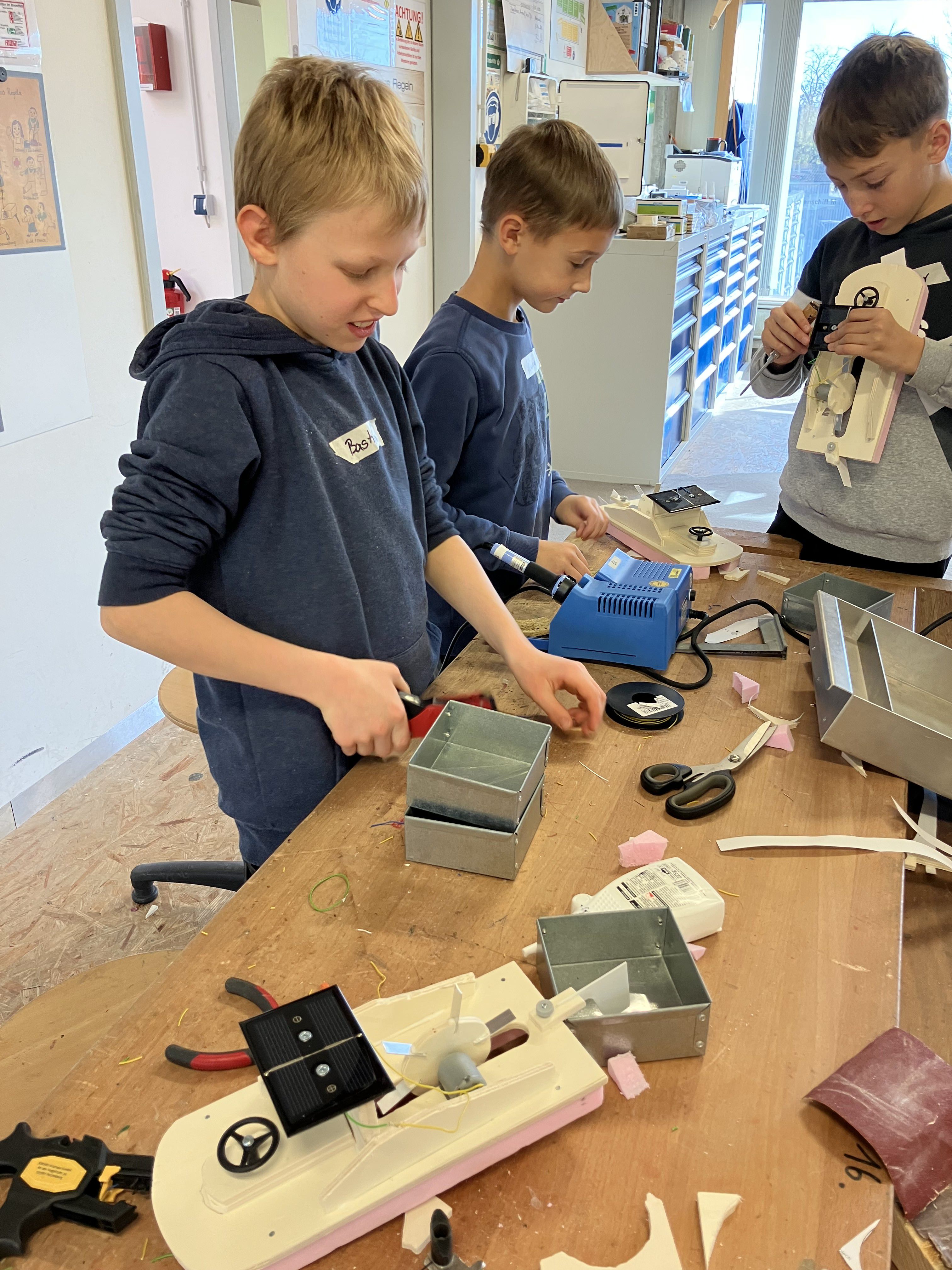 TECHNIKFERIEN - "Baue dein eigenes Solarboot mit Schaufelrad" im TfK-Technikhaus Arnstorf