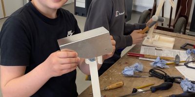 TECHNIKFERIEN - Baue deine eigene Schreibtischlampe im Technikhaus Deggendorf