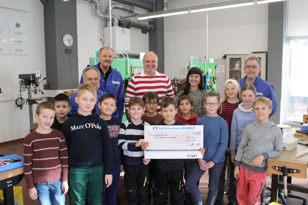 TECHNIKHAUS DINGOLFING: Spende von NAT Neuberger – unsere Clubmitglieder sagen Danke!