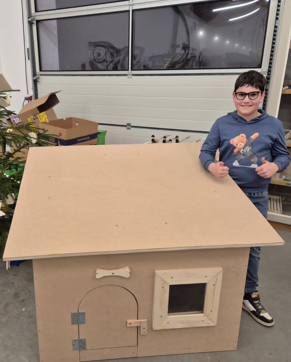 WERKSTÜCK DES MONATS JANUAR: stabile Hundehütte 🐶 – ein tolles Geburtstagsgeschenk für den vierbeinigen Freund 🎁