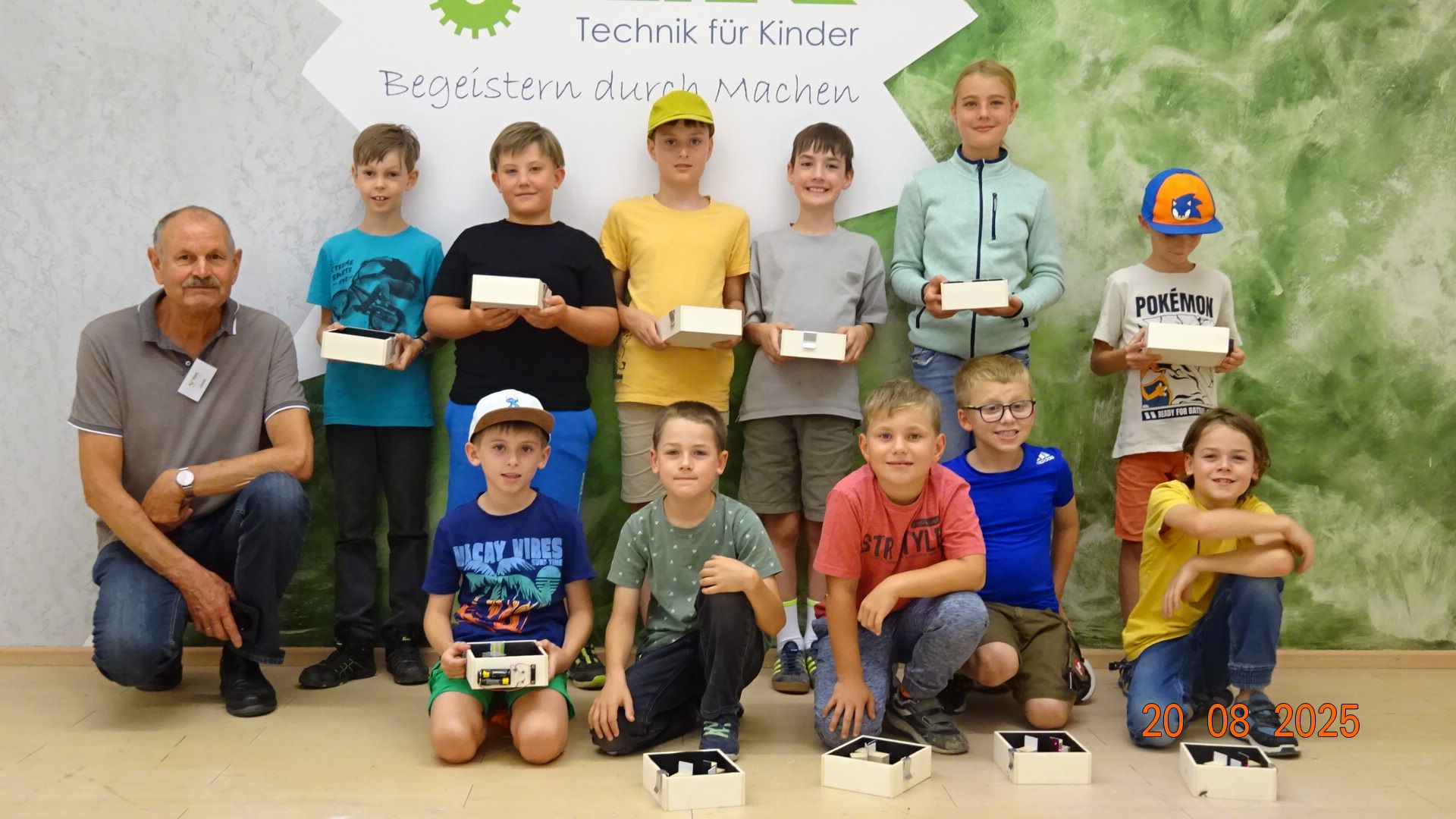 TECHNIKFERIENAKTION im Technikhaus Dingolfing - Baue dein eigenes Laser-Labyrinth