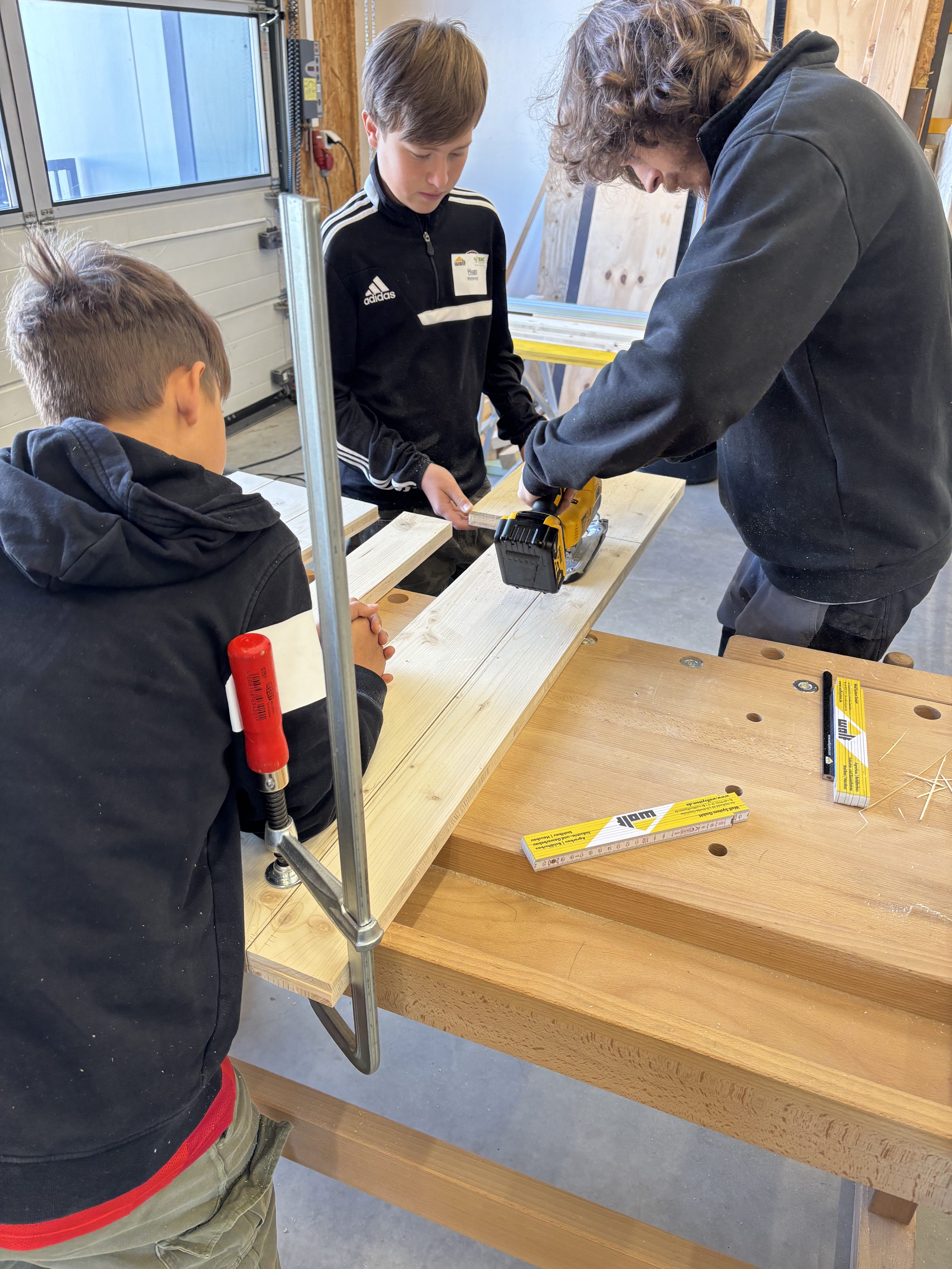 TECHNIKFERIEN – „Baue aus Holz deinen eigenen Trapperstuhl“ bei Wolf System GmbH in Osterhofen